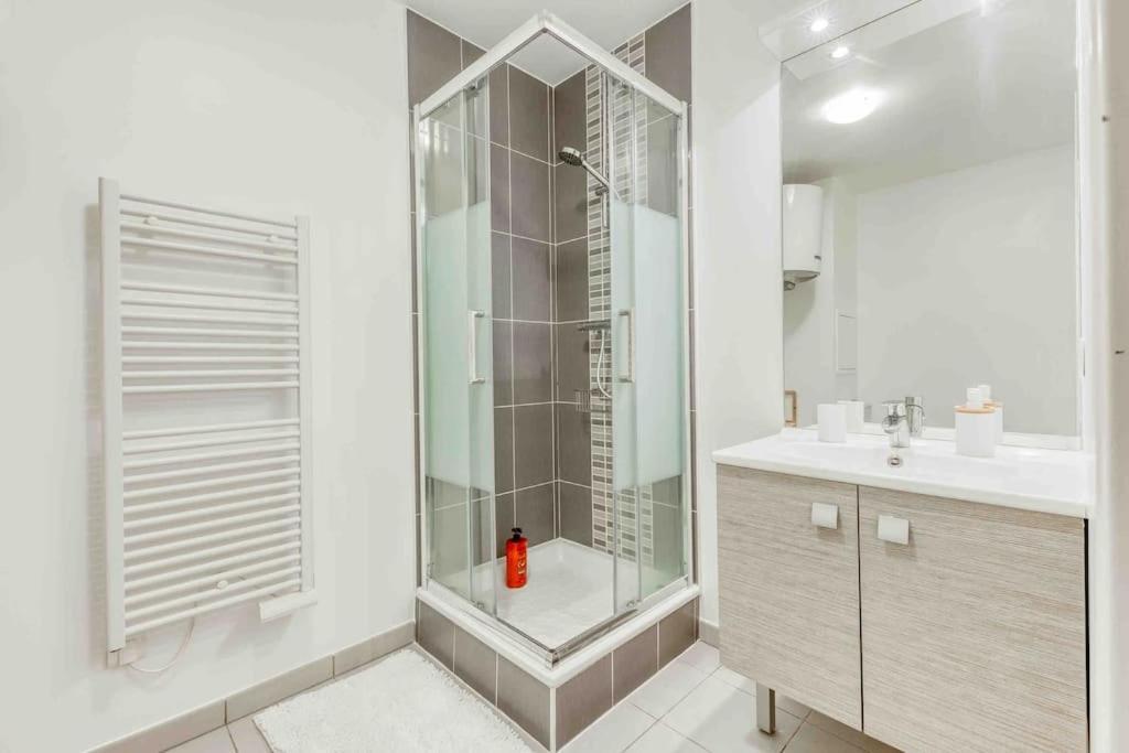 Appartement Moderne, Metro 7, Parking Et Jardin Villejuif Exterior photo